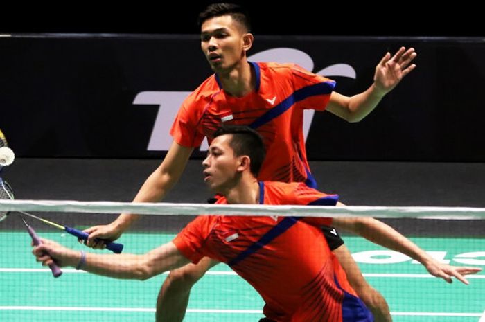 Pasangan ganda putra Indonesia, Fajar Alfian/Muhammad Rian Ardianto, saat menjalani pertandingan babak semifinal melawan wakil Thailand, Kittinupong Kedren/Dechapol Puavaranukroh di Axiata Arena, Bukit Jalil, Kuala Lumpur, Malaysia, Senin (28/8/2017). Fajar/Rian kalah dengan skor 17-21, 21-23.