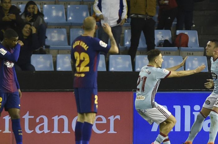 Penyerang Celta Vigo, Iago Aspas (kanan), merayakan gol yang dicetak ke gawang FC Barcelona dalam laga Liga Spanyol di Stadion Balaidos, Vigo pada 17 April 2018.