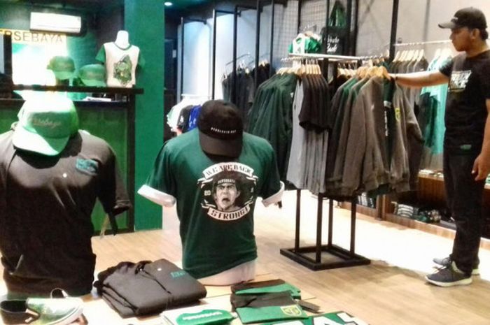 Persebaya Store baru yang berlokasi di Jl. Kartini 286 Gresik itu resmi dibuka Minggu (25/2/2018). 