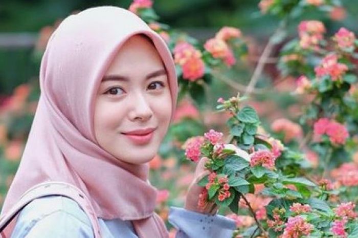 Hijabers cantik Korea Selatan, Ayana Jihye Moon.