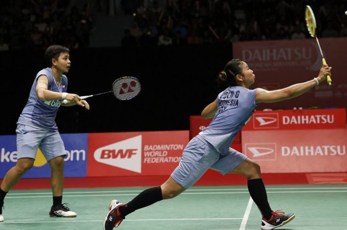 Pasangan ganda putri nasional, Greysia Polii/Apriyani Rahayu, saat menjalani laga melawan Chae Yoo-jung/Kim Hye-rin (Korea Selatan) pada babak perempat final turnamen Indonesia Masters 2018 di Istora Senayan, Jakarta, Jumat (26/1/2018).