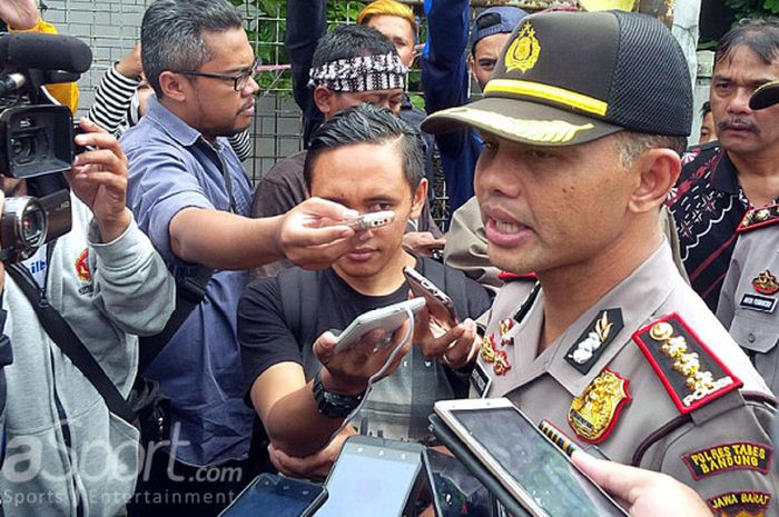 Kapolrestabes Bandung Kombes Pol Hendro Pandowo seusai mengujungi rumah duka, Jalan Tamim Abdul Syukur No. 11 Cicadas, Kota Bandung, Kamis (27/7/2017).