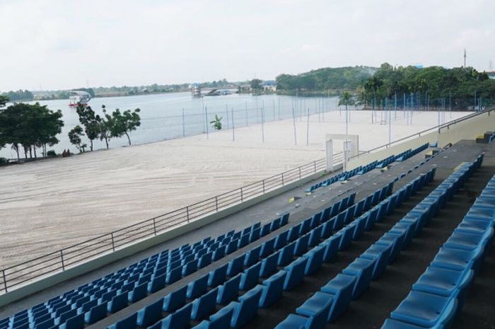 Tribune voli pantai di Kompleks Jakabaring Sport City, Palembang, Sumatera Selatan.