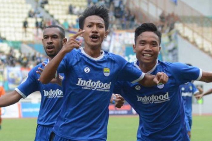 Beckham Putra Nugraha (tengah) saat membela Persib Bandung U-19 di Liga 1 U-19.