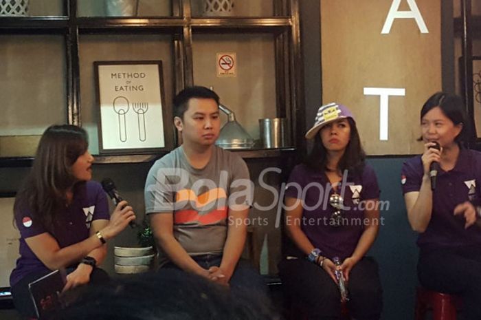 Specialized concept store Andi Himawan, Road Captain Ade Juanita, dan WCC Founder Tabby Sumendap di acara Media Gathering Women Cycling Community pada Selasa (19/12/2017) di Fx Sudirman.