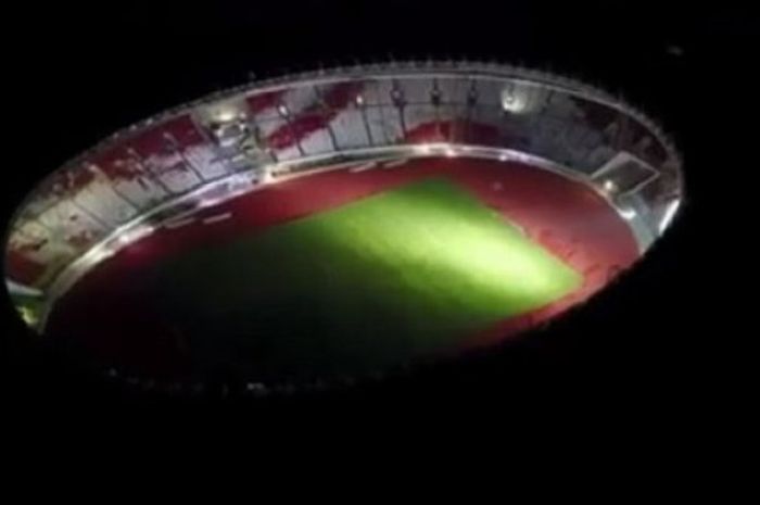 Stadion Gelora Bung Karno di malam hari