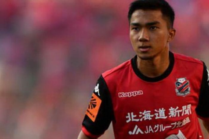 Gelandang serang Chanatip Songkrasin saat berseragam Consadole Sapporo. 