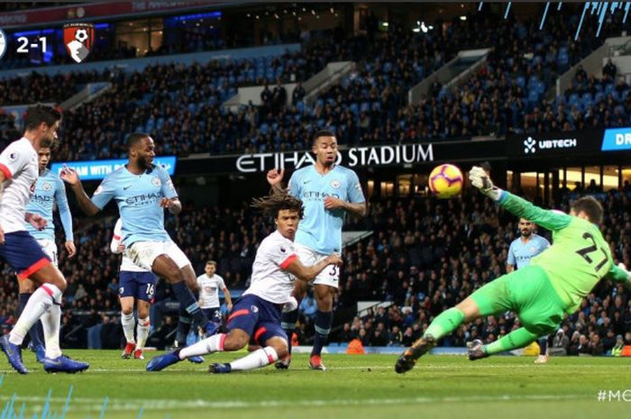 Aksi penyerang Manchester City, Raheem Sterling, pada laga kontra Bournemouth pada pekan ke-14 Liga Inggris di Stadion Etihad, Sabtu (2/12/2018).