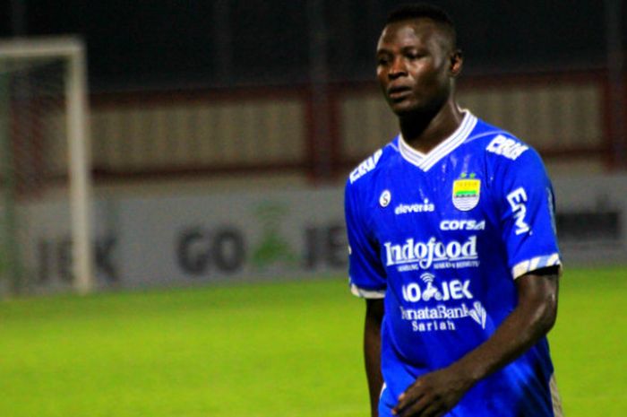 Striker Persib Bandung yang berjulukan Dinosaurus, Ezechiel N'Douassel asal Chad, Afrika. 