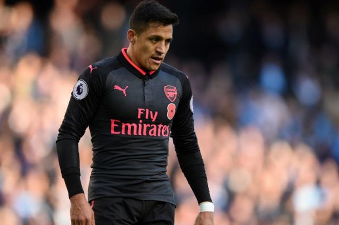 Reaksi penyerang Arsenal, Alexis Sanchez, pada laga Liga Inggris kontra Manchester City di Stadion Etihad, Minggu (5/11/2017).