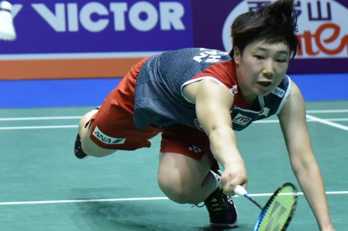 Pebulu tangkis tunggal putri Jepang, Akane Yamaguchi, saat menjalani laga melawan pemain tuan rumah, Chen Yufei, pada babak semifinal China Open 2018 di Changzhou, Sabtu (22/9/2018).