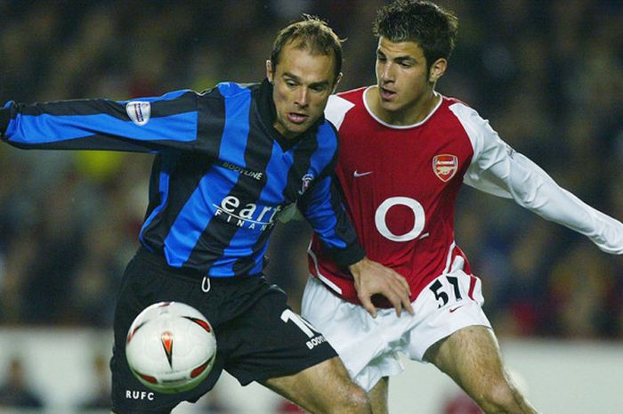 Cesc Fabregas (kanan) saat pertama kali tampil bersama Arsenal di laga melawan Rotherham pada 28 Oktober 2003.