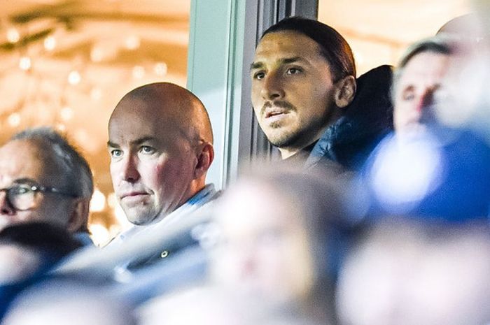 Zlatan Ibrahimovic menyaksikan laga Liga Swedia antara mantan klubnya, Malmo FF, dengan Hacken di Stadion Swedbank, Minggu (5/11/2017) malam WIB.