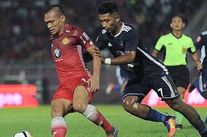 Ferdinand Sinaga, saat membela Kelantan FA.