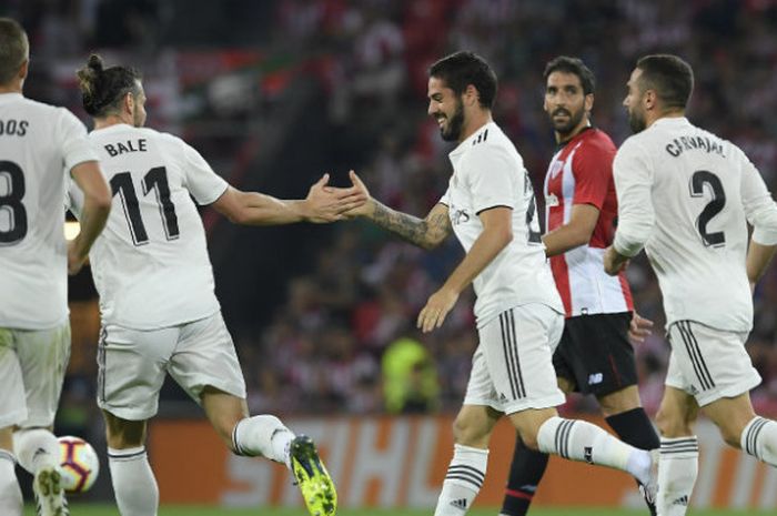 Gelandang Real Madrid, Isco, melakukan selebrasi seusai menjebol gawang Athletic Bilbao dalam lanjuta LIga Spanyol di Stadion San Mames, Sabtu (15/9/2018)