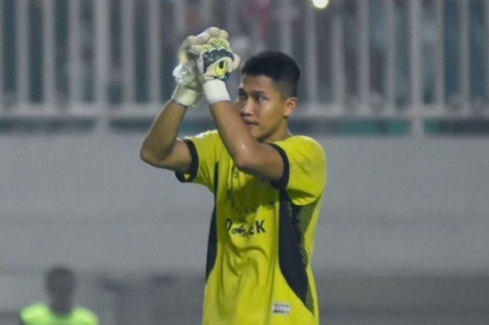 Kiper pelapis Persija Jakarta, Daryono, tampil memukau pada laga kontra Persipura Jayapura.