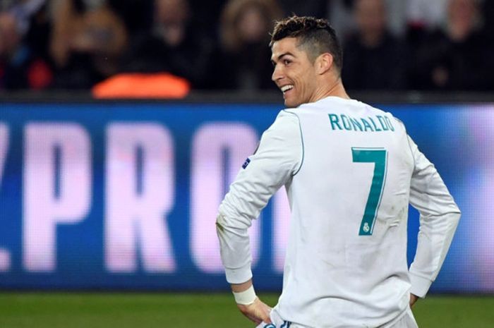 Ekspresi megabintang Real Madrid, Cristiano Ronaldo, dalam laga leg kedua babak 16 besar Liga Champions kontra Paris Saint-Germain di Stadion Parc des Princes, Paris, Prancis, pada 6 Maret 2018.