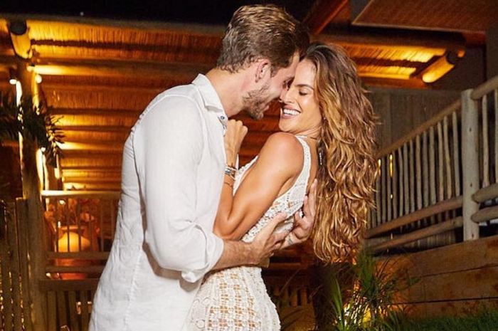 Kevin Trapp (kiri) bersama dengan Izabel Goulart