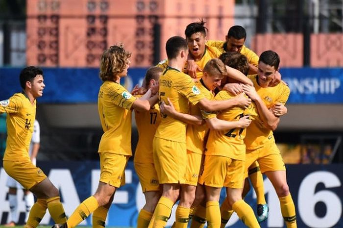 Para pemain Timnas U-16 Australia bergembira usai menaklukkan Timnas U-16 Afghanistan 4-0 di Stadion Petaling Jaya, Petaling Jaya, Malaysia, Jumat (27/9/2018) sore WIB. Kemenangan itu meloloskan Australia ke perempat final Piala Asia U-16 2018 sebagai runner-up Grup D. 