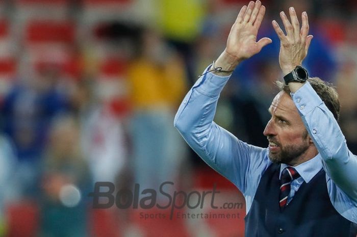 Pelatih timnas Inggris, Gareth Southgate, merayakan kesuksesan timnya lolos ke perempat final Piala Dunia 2018 usai menyingkirkan Kolombia pada laga babak 16 besar di Stadion Spartak, Moskow, 3 Juli 2018.