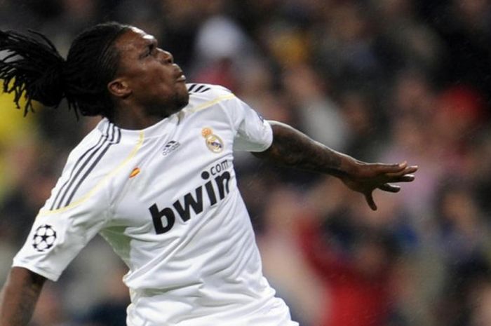 Royston Drenthe merayakan golnya ke gawang AC Milan dalam partai Liga Champions di Santiago Bernabeu, Madrid, 21 Oktober 2009.