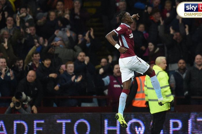 Striker pinjaman Chelsea yang membela Atson Villa, Tammy Abraham merayakan golnya ke gawang Notteingham Forest pada lanjutan divisi Championship, Rabu (28/11/2018) atau Kamis dini hari WIB