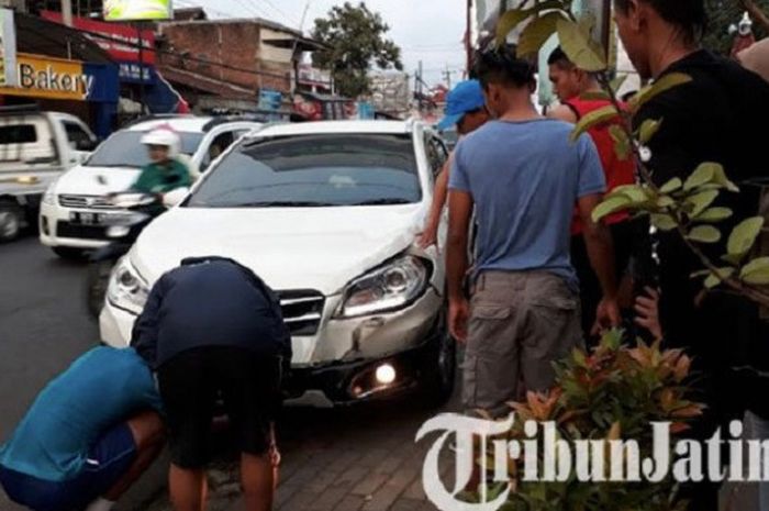 Pemain Arema FC, Syaiful Indra Cahya, saat mengalami kecelakaan di Kota Malang.