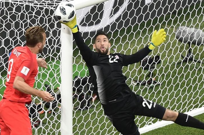 Striker timnas Inggris, Harry Kane, dalam partai penyisihan grup G Piala Dunia 2018 kontra Tunisia di Volgograd Arena, Senin (18/6/2018)