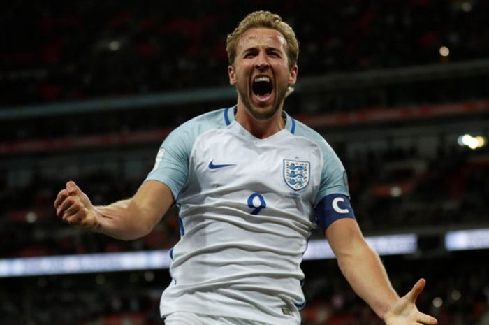 Striker Inggris, Harry Kane, merayakan gol yang dia cetak ke gawang Slovenia dalam laga Grup F Kualifikasi Piala Dunia 2018 zona Eropa di Stadion Wembley, London, pada 5 Oktober 2017.