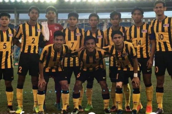 Pose para pemain timnas U-19 Malaysia sebelum bertanding lawan timnas U-19 Timor Leste pada laga ketiga fase penyisihan Grup A Piala AFF U-18 2017 di Stadion Thuwunna, Yangon, Myanmar, Jumat (8/9/2017) malam. 