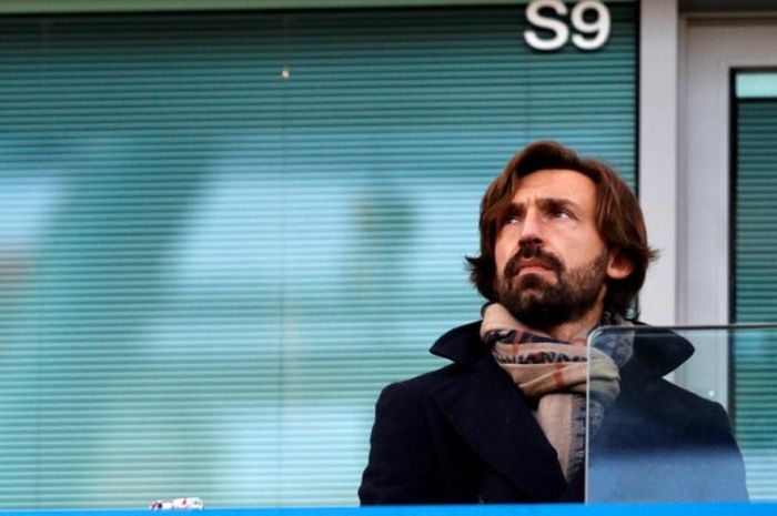 Andrea Pirlo hadir di tribune Stadion Stamford Bridge, London, guna menyaksikan partai Liga Inggris Chelsea lawan West Bromwich Albion, 11 Desember 2016.