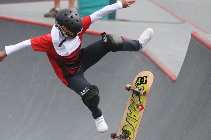 Bunga Nyimas (12) menjadi peraih medali perunggu di cabang olahraga skateboard nomor women's street, Rabu (29/8/2018).