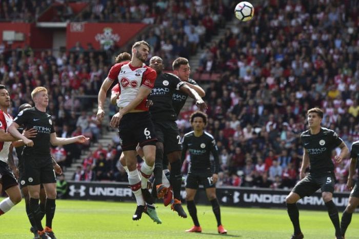 Suasana laga Liga Inggris antara Southampton dan Manchester City di Stadion St. Mary's, Southampton, Minggu (13/5/2018).