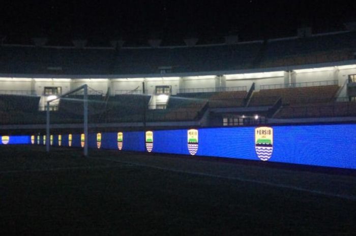 Papan LED E-Board bakal dipasang di Stadion Gelora Bandung Lautan Api, saat laga Persib kontra PSIS Semarang, Minggu (8/7/2018)