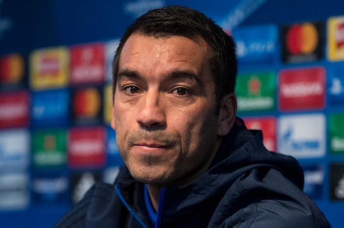 Pelatih Feyenoord Rotterdam, Giovanni van Bronckhorst, menghadiri konferensi pers di Stadion Etihad, Manchester, Inggris, pada 20 November 2017.