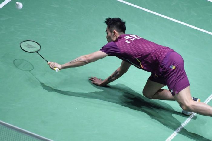 Lin Dan saat berhadapan dengan Kazumasa Sakai, pada babak pertama French Open 2018 di Stade Pierre de Coubertin, Paris, Prancis, Rabu (24/10/2018).