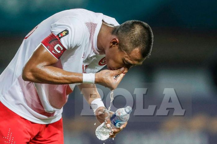  Ekspresi bek tim nasional U-23 Indonesia, Hansamu Yama, pada laga penyisihan Grup A cabang sepak bola Asian Games 2018 kontra timnas U-23 Laos di Stadion Patriot, Bekasi, Jumat (17/8/2018). 