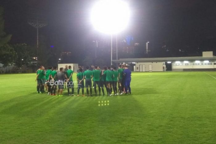 Timnas U-23 Indonesia berlatih di Lapangan ABC, Senayan, Jakarta Selatan, Jumat (1/6/2018).