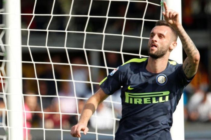 Ekspresi perayaan gol Marcelo Brozovic untuk Inter Milan ke gawang Benevento dalam laga Liga Italia di Stadion Ciro Vigorito, Benevento, 1 Oktober 2017.