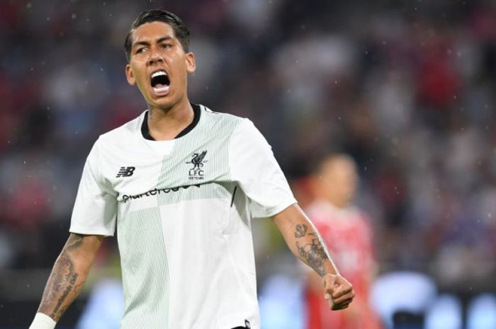  Ekspresi penyerang Liverpool, Roberto Firmino, setelah Liverpool mencetak gol pertama di laga Piala Audi 2017 antara FC Bayern Muenchen dengan Liverpool di Muenchen, 1 Agustus 2017. 