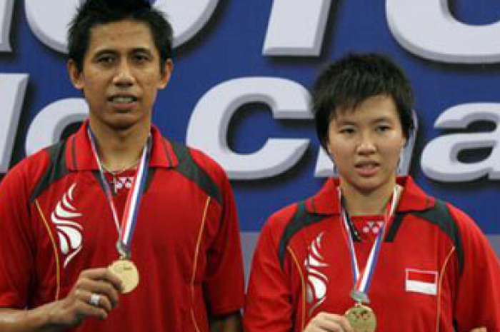 Nova Widianto dan Liliyana Natsir saat memenangi Kejuaraan Dunia 2005