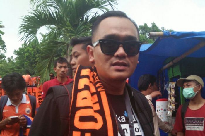 Valentino Simanjuntak hadir di Stadion Manahan Solo untuk menyaksikan pertandingan Persija Jakarta dan Persib Bandung. 