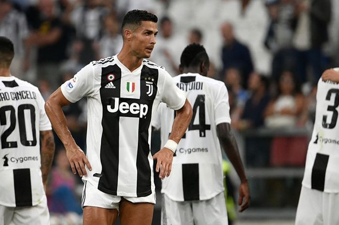 Ekspresi megabintang Juventus, Cristiano Ronaldo, dalam laga Liga Italia kontra Lazio di Allianz Stadium, Turin pada 25 Agustus 2018.