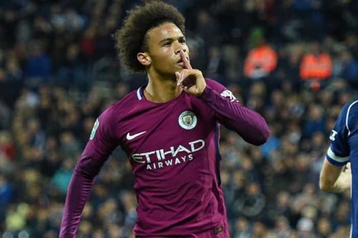 Selebrasi Leroy Sane setelah mencetak gol Manchester City ke gawang West Bromwich dalam partai Piala Liga di The Hawthorns, 20 September 2017.