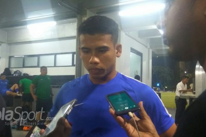 Penyerang timnas U-23 Malaysia, Muhammad Safawi Rasid menjawab pertanyaan wartawan di Lapangan ABC, Senayan, Jakarta, Rabu (22/8/2018).