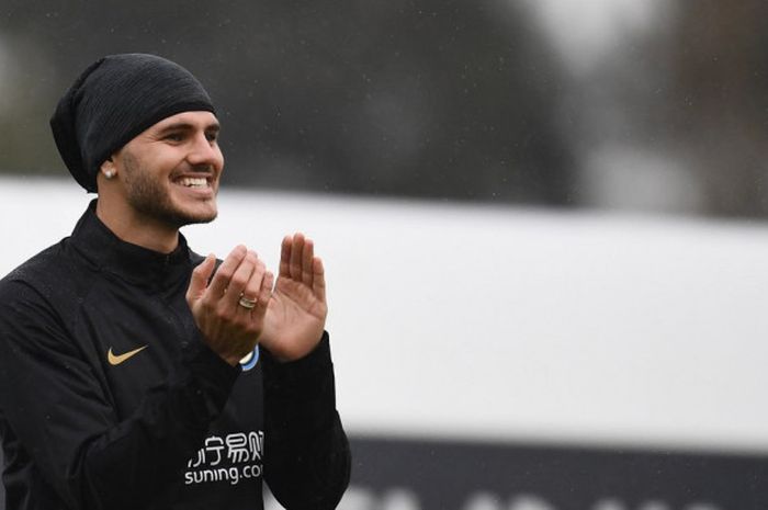 Kapten dan Penyerang Inter Milan, Mauro Icardi, dalam sesi latihan menjelang laga Liga Italia kontra Genoa pada Sabtu (3/11/2018). 