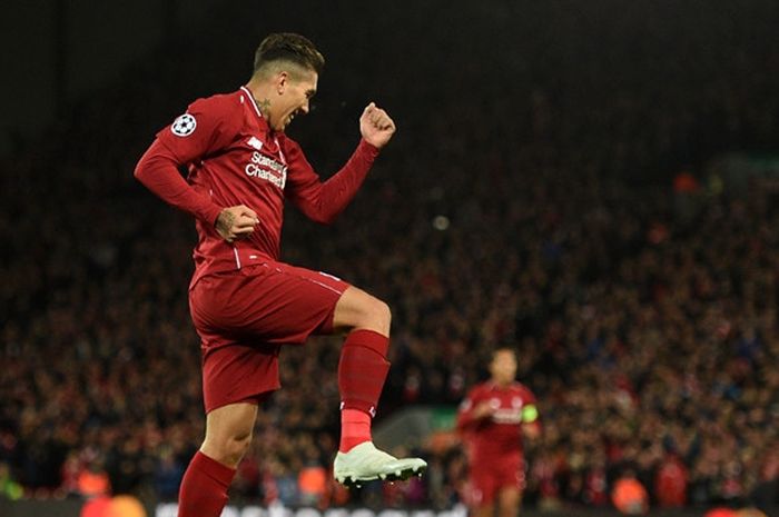 Penyerang Liverpool FC, Roberto Firmino, merayakan gol yang dicetak ke gawang Crvena Zvezda dalam laga Grup C Liga Champions di Stadion Anfield, Liverpool, Inggris pada 24 Oktober 2018.