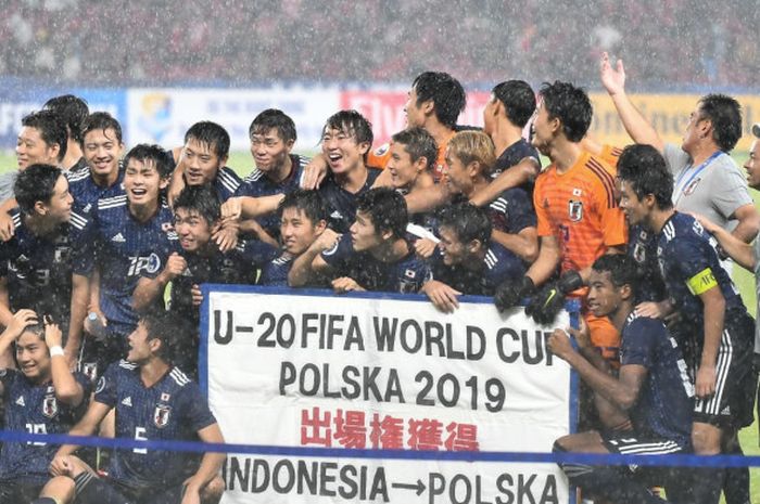 Timnas U-19 Jepang setelah laga melawan timnas U-19 Indonesia, Minggu (28/10/2018).