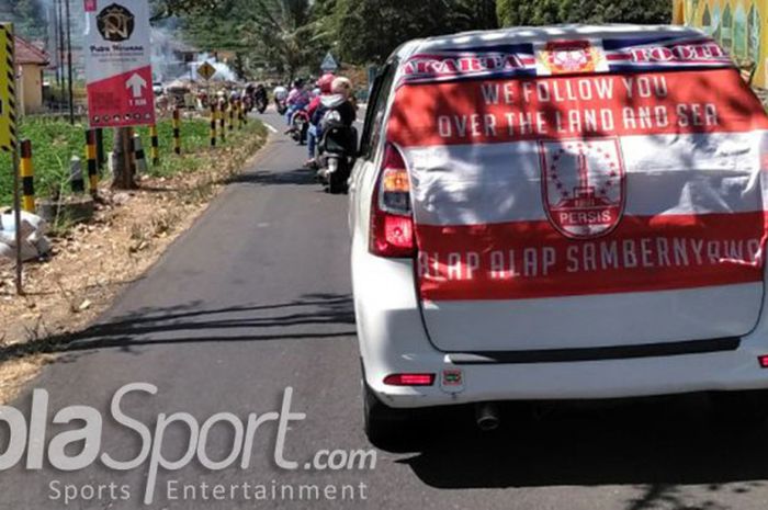 Rombongan pendukung Persis Solo melakukan perjalan ke Madiun, jelang laga kontra Persiraja Banda Aceh di Stadion Wilis, Madiun, Sabtu 8 September 2019.