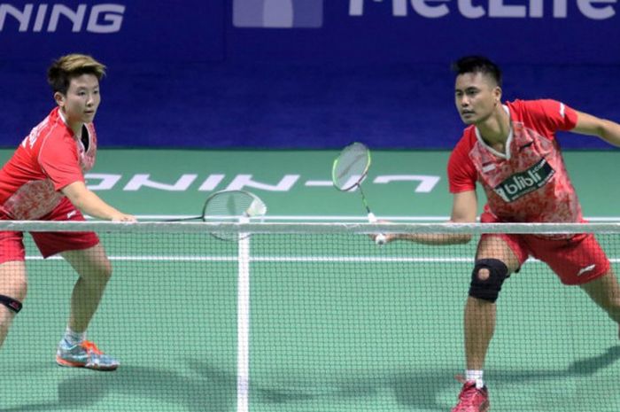 Pasangan ganda campuran Indonesia, Tontowi Ahmad/Liliyana Natsir, saat menghadapi Anders Skaarup Rasmussen/Line Hojmark Kjaersfeldt (Denmark) pada babak kesatu turnamen China Terbuka 2017 di Haixia Olympic Sports Center, Fuzhou, Rabu (15/11/2017). Tontowi/Liliyana menang 21-15, 21-8.